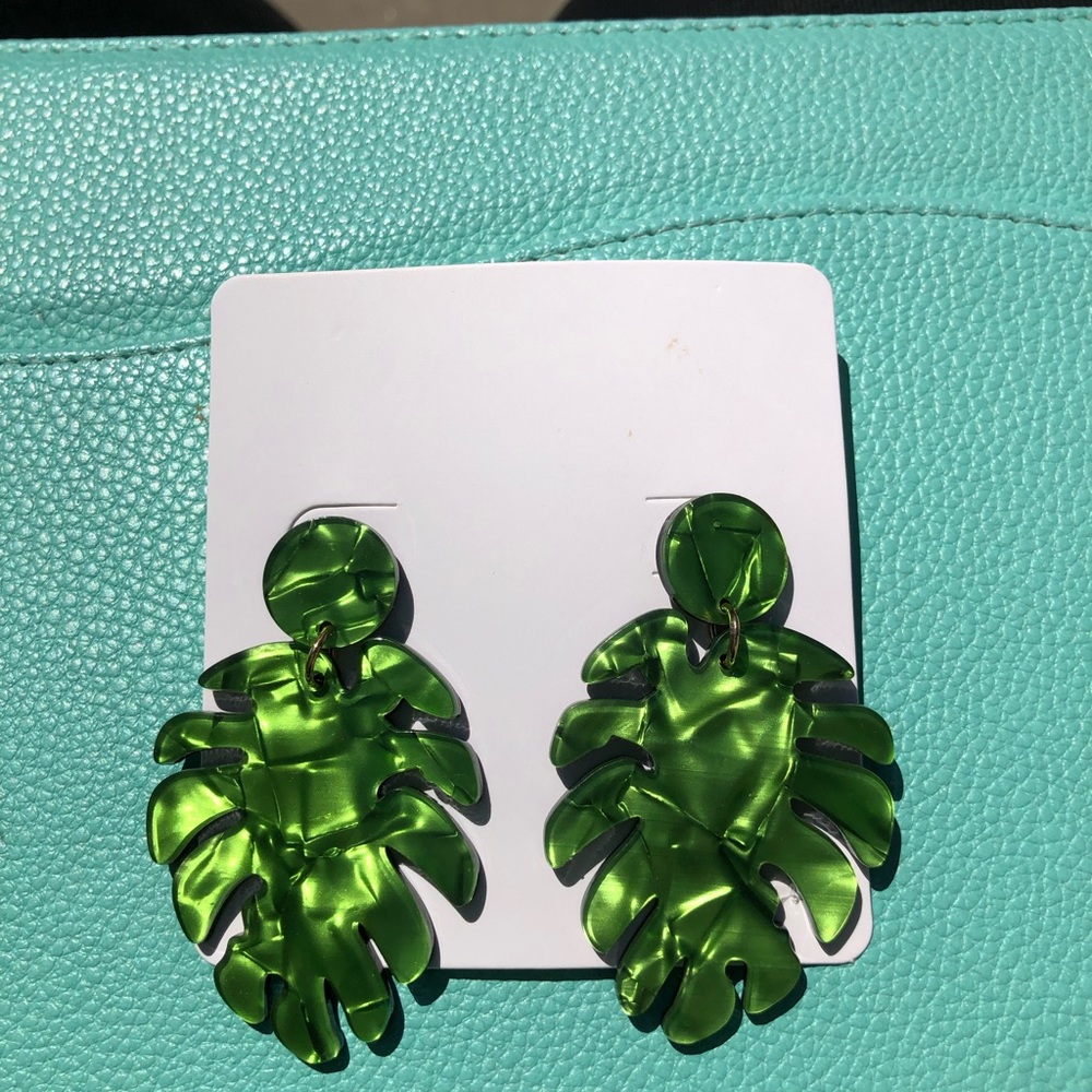 Gorgeous Green Leaf Drop Earrings